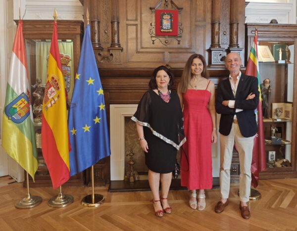 De izda. a dcha: Ana Belén Toribio, Editora y Directora www.gastroystyle.com, Nasrin Zhiyan Abdi, cofundadora de Massumeh y Juan Ignacio Vecino, director/editor de www.patrimonioactual.com
