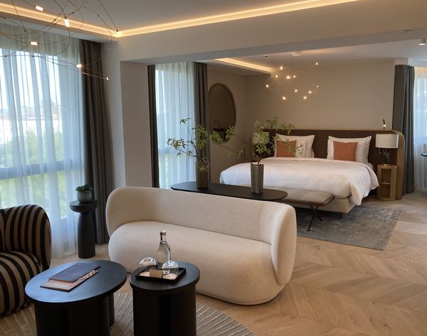 Alojamiento de lujo en el Hotel Kempinski Corvinus. Foto: Buzzy Gordon.
