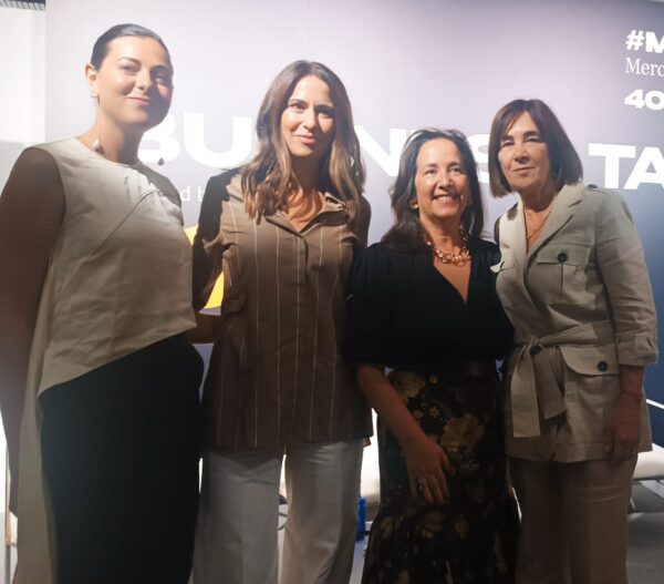 Las periodistas Paloma Herce, Ana Núñez, Betty Lepina y Charo Izquierdo tras la mesa redonda en el marco de la Mercedes Benz Fashion Week 2025