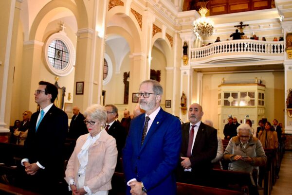 Un momento de la tradicional Misa en la Parroquia del Santísimo Cristo de la Salud.