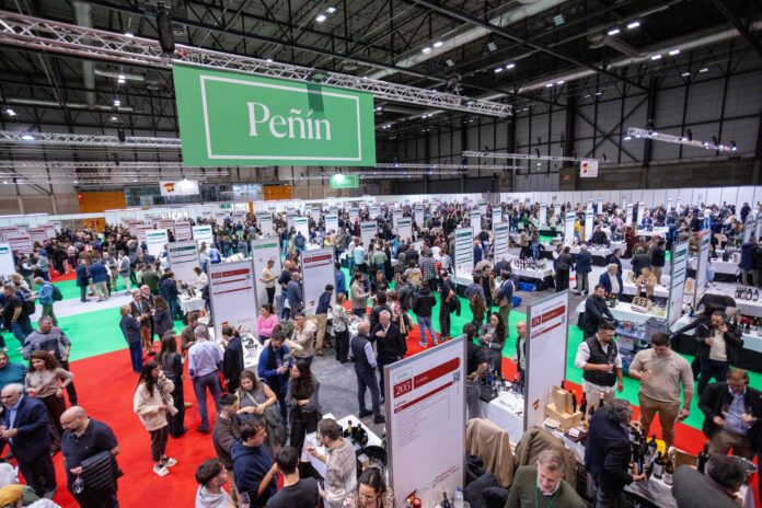 Varias panorámicas del Salón Peñín de los Mejores Vinos de España, que tuvo gran éxito de público en su 25 edición. Participaron casi 400 bodegas.