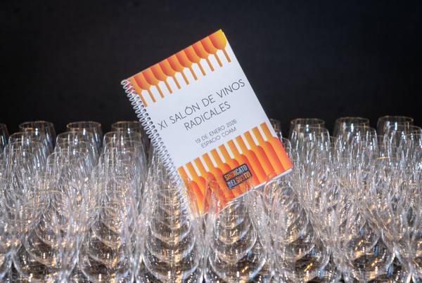 En el Salón de los Vinos Radicales no buscan la perfección industrial, sino la honestidad del terruño. Una jornada para celebrar a los viticultores que se atreven a ser diferentes, respetando los tiempos de la naturaleza y recuperando la esencia más pura del vino. ¡Salud por los que rompen el molde!. Foto: agencia.