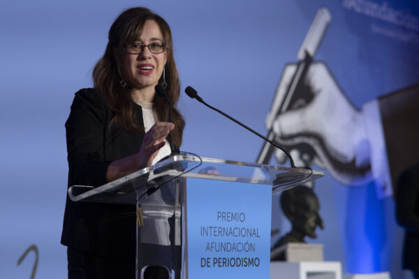 Con el artículo «Escuchar es un arte». de la periodista leonesa, Noemí Sabugal, y publicado en el suplemento Babelia de El País gana el premio. Foto: Miguel Riola. 