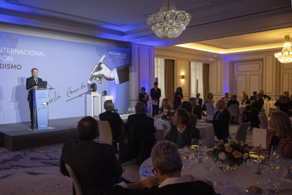 Juan Carlos Escotet, presidente de ABANCA, evocó a un Julio Camba eterno. Foto: Miguel Riola.