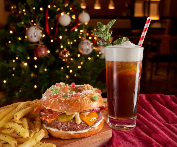 Estas dos creaciones estarán disponibles solo hasta el 11 de enero en todos los TGI Fridays de España y, como buen roscón, trae consigo sorpresas: premio o haba. Foto: agencia.