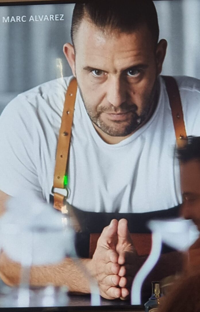 El bartender Marc Álvarez es un apasionado de El Puerto de Santa María. Su coctelería en Barcelona ‘Sips’ ha sido ganadora en 2023 como el Mejor Bar del Mundo según ‘The World’s Best Bars’. Acaba de abrir en Madrid ‘Fluid’ donde sus cócteles, con vinos generosos de El Puerto y Jerez hacen furor. Foto: Ruperto de Nola.