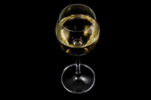 Alzo mi copa por Michel Rolland: el genio que nos recordó que el vino es, ante todo, una obra de arte viva. Descanse en paz entre viñedos eternos. Foto: Gastroystyle.