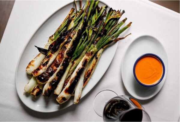 Arrancamos la temporada de Calçots de Valls en Madrid. Tradición, brasa y nuestra receta secreta de romesco. Foto: agencia.