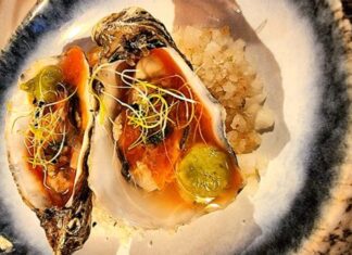 ¡Pucará Orígenes… un gastro-viaje al Perú! Todo gran viaje empieza con un Pisco Sour equilibrado y 'peligrosamente' bebible. La puerta de entrada perfecta a una experiencia que eleva la cocina peruana. Foto: Gastroystyle.