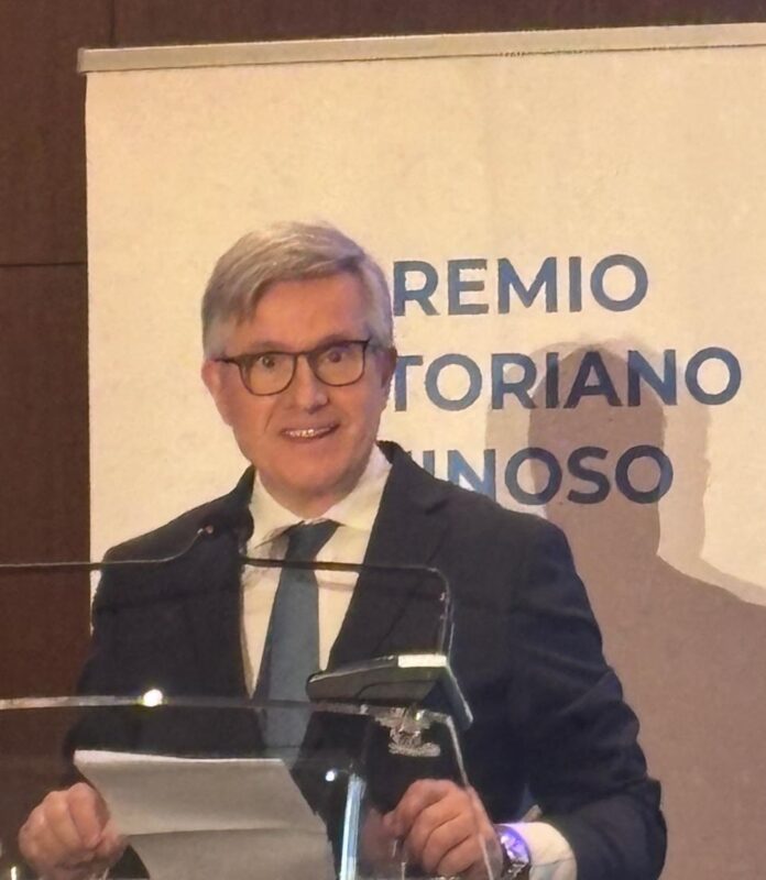Excelencia médica con sello gallego: el Dr. Manuel Leyes recibe el Premio Victoriano Reinoso de AEGAMA, un reconocimiento a una trayectoria brillante al servicio del deporte y la sociedad. Foto: agencia.