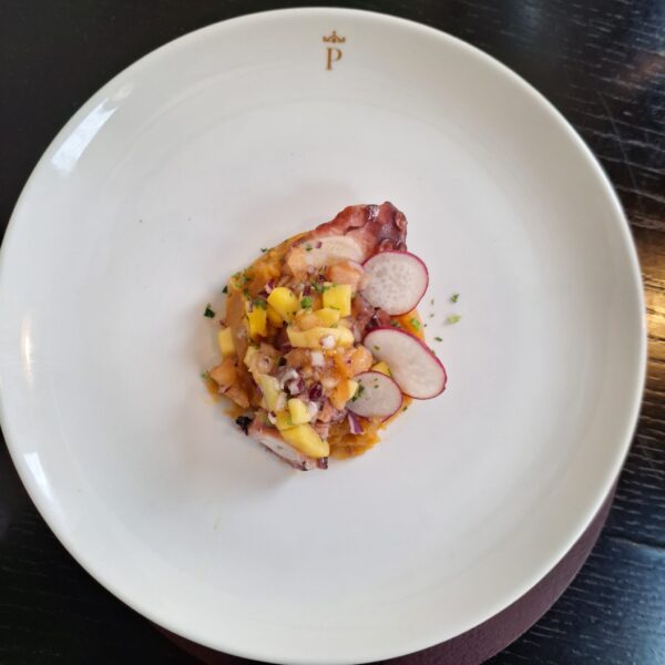 Pulpo a la parrilla. El arte no solo se mira, se degusta. Del 2 al 8 de febrero, déjate seducir por los menús especiales de la 40ª Semana Gastronómica. ¿Ya tienes tu reserva?. Foto: Parador de Alcalá de Henares.