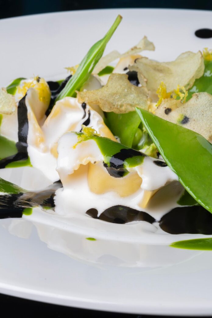 Si aún no has probado el raviolo de bacalao al pil pil de Ignazio Esposito, no conoces la verdadera Italia contemporánea. ¡La magia de Gianna te espera!. Foto: agencia.