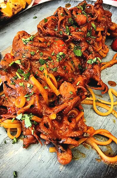 Linguini con pulpitos: una explosión de mar. Sorprendido por la intensidad de este plato; pura esencia marina, cocina honesta y un sabor que se queda grabado. Casi como una paella, pero en versión pasta. Foto: Gastroystyle.