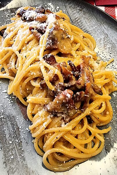 De aquel camping con claras y bacon a la perfección del guanciale y la yema. Un viaje emocional de vuelta a Roma en cada bocado. Carbonara elevada al cuadrado. Foto: Gastroystyle.