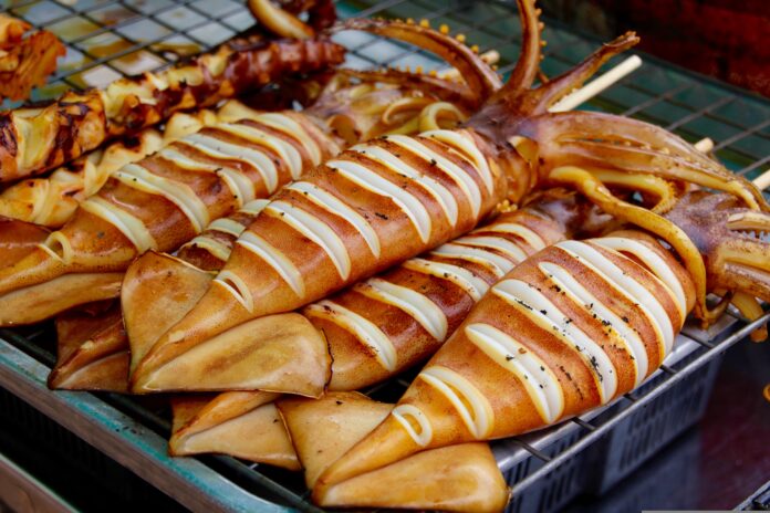 ¿El mejor puerto de España? Está en Madrid. Aunque no hay playa, la capital recibe el mejor producto de lonja a diario. Desde la parrilla de El Señor Martín hasta el clasicismo de O'Pazo, te descubrimos 9 paradas obligatorias para los amantes del buen pescado. Foto: pixabay.