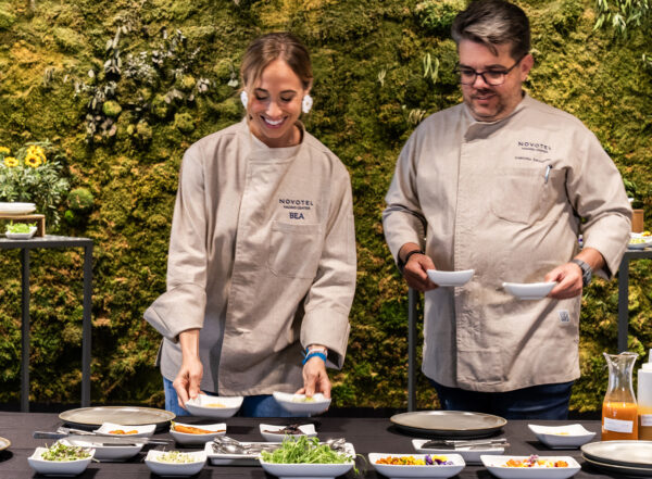 A la hora del emplatado de esta delicia vegetariana ha participado Alejandro Fernández, chef ejecutivo de Novotel Madrid Center. Foto: agencia.