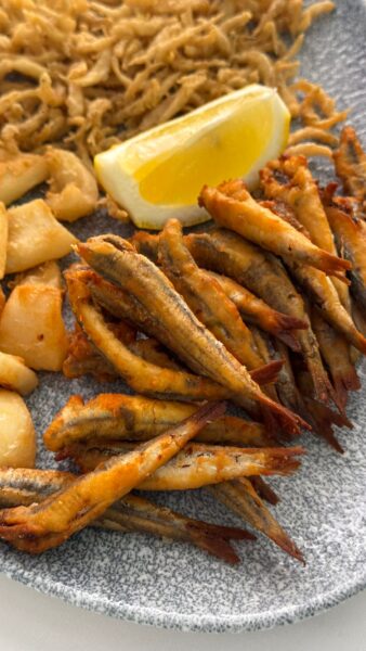 Del crujiente de la fritura andaluza a la jugosidad sublime del rodaballo a la donostiarra. Cocina sin artificios. Foto: agencia