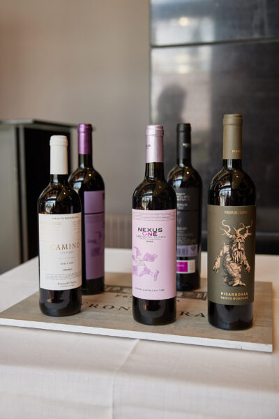 Líneas limpias, acero y cristal custodiando el alma de la uva Tempranillo. Foto: agencia.
