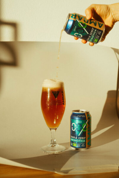 Ambar Triple Cero, primera cerveza del mundo sin alcohol, sin azúcar y con probióticos activos. Foto: agencia.