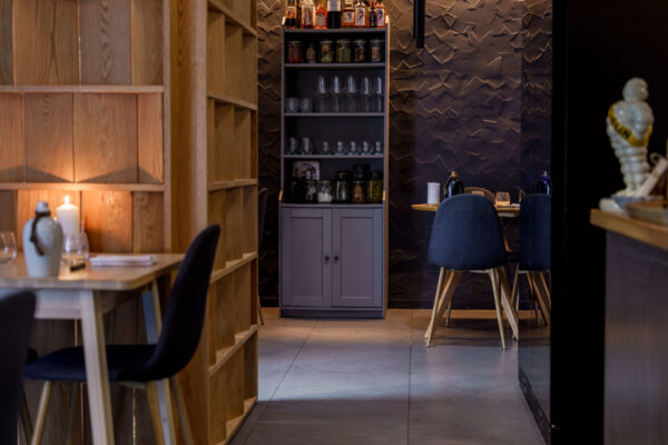 Estrenan en sala y una propuesta líquida poco convencional (sí, ¡tenemos vermú de sake!). Un espacio diseñado para que el protagonista seas tú y el plato. Foto: agencia.