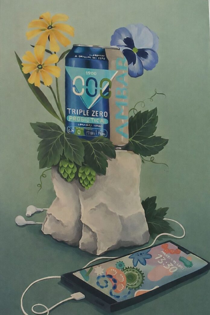 La artista Mercedes  Bellido desveló  una pieza artística creada especialmente para el lanzamiento de la cerveza Triple Zero Probiótica. Foto: agencia.