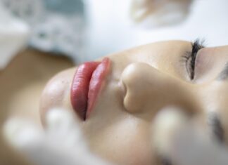 Láser Frío UltraClear es el nuevo ‘secreto de la eterna juventud’ que revoluciona la estética El Láser Frío UltraClear transforma la piel desde el interior, eliminando manchas y arrugas sin el calor extremo de los tratamientos tradicionales. Foto: Pixabay.