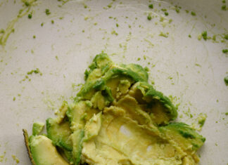 El latido verde de la Axarquía con Málaga en la piel y Sigfrido en el alma Más que una fruta, es una firma de excelencia. En Málaga no pedimos un aguacate, pedimos un Sigfrido: la mantequilla verde que ha convertido el sabor de nuestra tierra en un objeto de culto gastronómico. Foto: agencia.