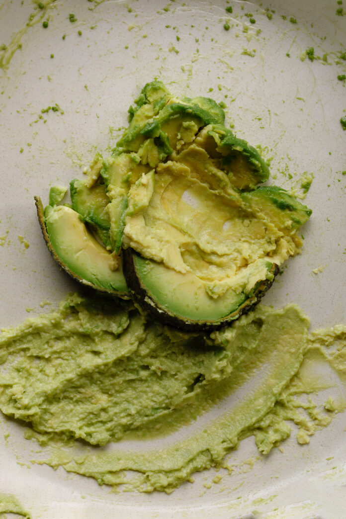 Más que una fruta, es una firma de excelencia. En Málaga no pedimos un aguacate, pedimos un Sigfrido: la mantequilla verde que ha convertido el sabor de nuestra tierra en un objeto de culto gastronómico. Foto: agencia.