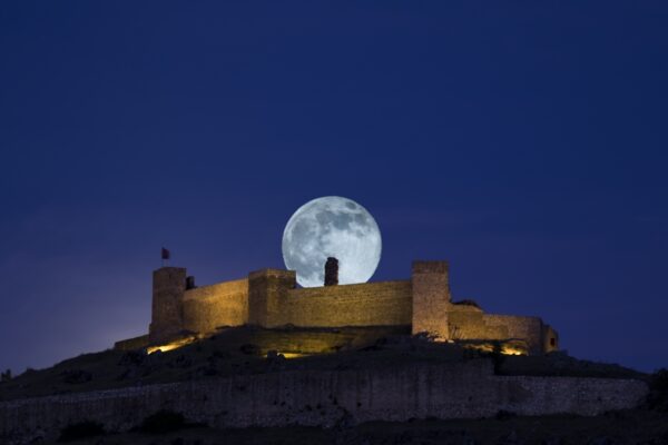 Del siglo XII al futuro: el Castillo y el centro histórico de Aracena renuevan su catálogo turístico en Madrid. Foto: agencia.