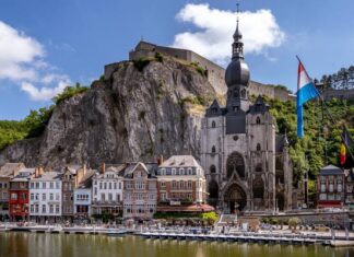 Valonia es el secreto mejor guardado de Bélgica Déjate seducir por la autenticidad de las Ardenas: castillos de cuento, ciudades con alma como Dinant y una gastronomía legendaria. Desde el relax en Spa hasta la cultura cervecera Patrimonio de la Humanidad, el pulmón verde belga te espera para una escapada inolvidable. Foto: agencia.