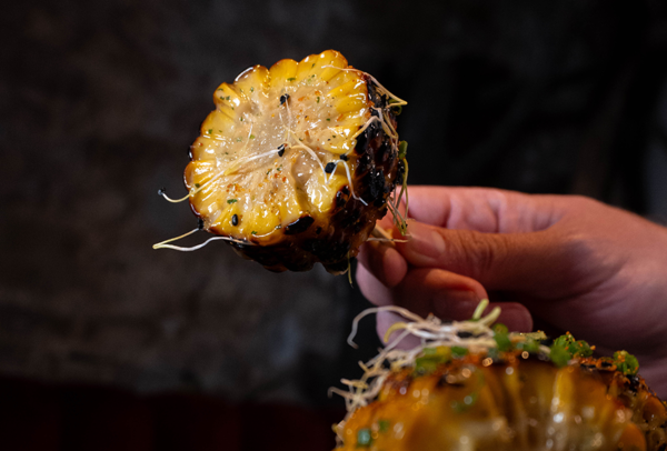 Brindando por las cosas buenas de la vida: la moda que nos mueve y la gastronomía que nos une. ¡Salud!. Foto: agencia.