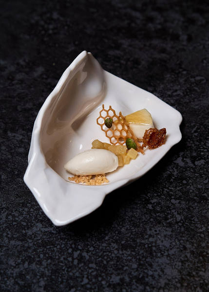 15 obras de artistas internacionales traducidas en 15 pases culinarios creados por el chef Mario Sandoval. Foto: agencia.