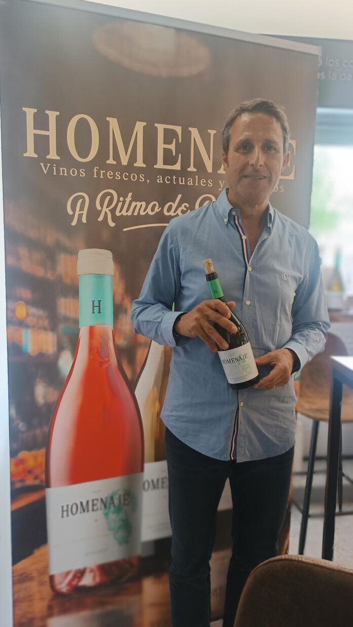 La gama Homenaje 2025 se reinventa por dentro y por fuera. Vinos sencillos, deliciosos y pensados para disfrutar de las charlas que de verdad importan. Ricardo Aguiriano, Director de Marketing del Grupo La Navarra. Foto: agencia.