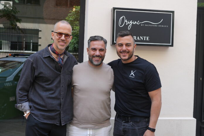 Tres chefs, tres visiones y una sola masa. Salvatore Romano, Gianni Pinto y Rafa Bergamo unen su talento en Origine para inaugurar la Pizza Week de 50 Top Pizza. Foto: agencia.