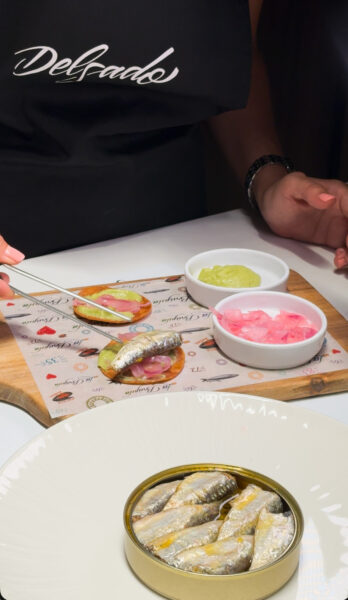 Sabor gallego en cada minuto del encuentro. Sorprende a los tuyos con esta tosta de sardina guisada sobre una base crujiente. Foto: agencia.