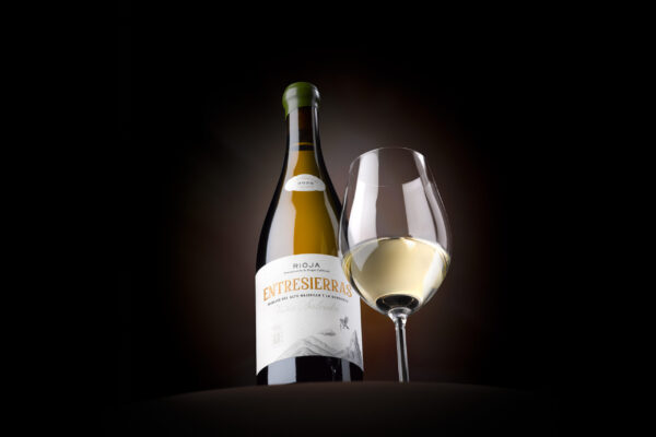 Estructura calcárea y frescura vibrante. Así es el ensamblaje tridimensional de Entresierras, el nuevo gran blanco de Rioja nacido para perdurar. 🍇 Estructura, volumen y acidez pasmosa. Foto: agencia.