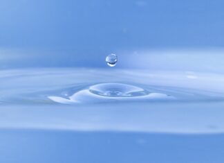 Tappwater lanza un filtro oculto bajo el fregadero para eliminar el ruido visual Alta tecnología escandinava en el hogar: el dispositivo purifica el agua en cinco etapas y la remineraliza para ofrecer una experiencia premium directamente desde el grifo. Foto: Pixabay.