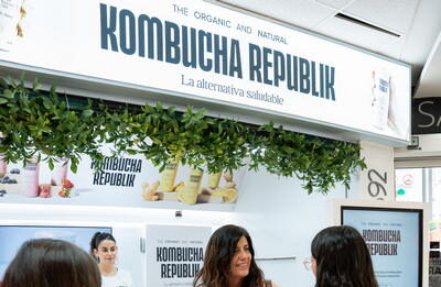 Kombucha Republik y el brindis saludable del seminario “Vivir más, vivir mejor” El nuevo chic: Kombucha Republik abandera el brindis más saludable y consciente de Madrid. Foto: agencia.