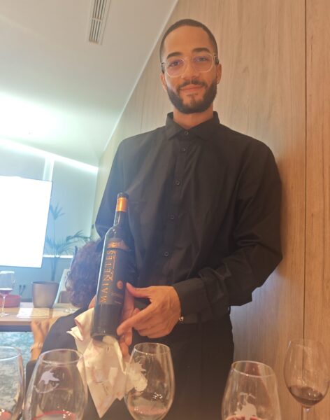 Así vivimos la excepcional cata conducida por Antonio Candelas en el hotel Princesa Plaza; una crónica líquida que dicta el nuevo rumbo premium del vino español. Foto: Gastroystyle.