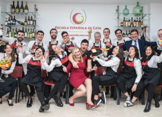 La Escuela Española de Cata lanza su 67º Curso Internacional de Sommelier Profesional ¡El futuro del vino te espera! La Escuela Española de Cata abre la matrícula para la 67.ª edición de su prestigioso Curso Internacional de Sommelier Profesional. Formación online y práctica presencial en Madrid. Plazas limitadas a 15 alumnos. Foto: Escuela Española de Cata