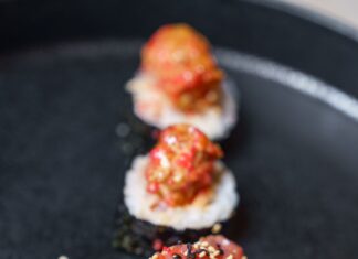 Santoku La Barra estrena menú degustación Omakase Santoku La Barra amplía su aforo a 13 comensales en Lope de Rueda para seguir ofreciendo la magia de su alta cocina japonesa de autor. Foto: agencia.