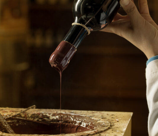El ‘oro negro’ de Toro Albalá conquista el Gran Oro en CINVE 2026 El nuevo rey del diseño gourmet. Oro negro embotellado: el majestuoso Vinagre Gran Reserva PX Añada 1998 de Toro Albalá conquista el Gran Oro en CINVE 2026, consolidándose como una joya líquida irrepetible para los paladares más sofisticados. Foto: agencia.