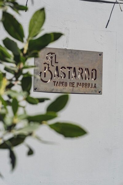 Parrilla de carbón, buen rollo y alma gamberra.Así es el nuevo place to be de la capital. Platos pensados para compartir, disfrutar y alargar la sobremesa. Ticket medio: 23€. ¡Planazo obligatorio!. Foto: Agencia.