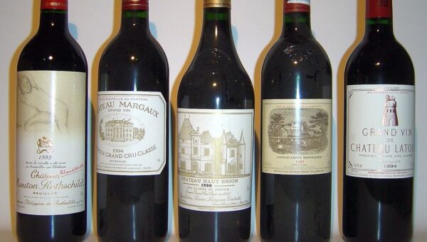 Un viaje líquido de Médoc a Sauternes: Cerca de una veintena de châteaux míticos desplegaron sus mejores añadas en Madrid. De la estructura perfecta de los tintos de 2010 a la aristocrática untuosidad de los dulces de podredumbre noble. Arte puro en cada copa. Foto: agencia.