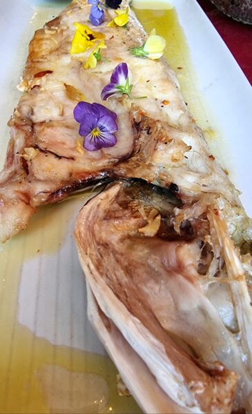 Cocina vasca impecable, pero con un ambiente relajado, buena música y una coctelería que se toma muy en serio. En el Radisson RED Madrid la prisa no existe y las sobremesas se vuelven infinitas. Foto: Ruperto de Nola.