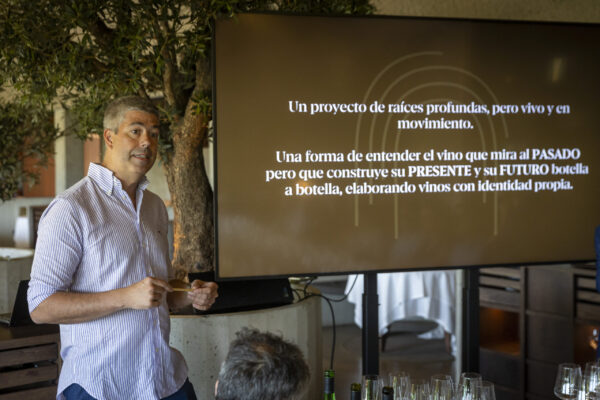 Javier Murúa y Raúl Igual capitanean un viaje sensorial único a través de 20 joyas vitivinícolas que unen pasado, presente y futuro. Foto: Agencia.