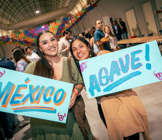 Piña Agavera es la feria de destilados mexicanos más grande de Europa y regresa a Madrid ¡Atención, foodies! El 26 de septiembre regresa a MEEU Chamartín Piña Agavera, la feria de destilados mexicanos más grande de Europa. Una cita imprescindible con el lujo y la cultura del agave. Descubre todos los detalles en www.gastroystyle.com. Foto: agencia.