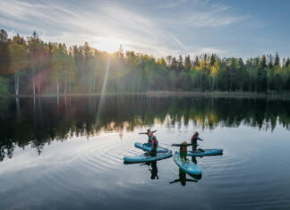 Estonia en verano con las saunas flotantes, lagos infinitos y secretos bajo el agua Estonia líquida ofrece el nuevo lujo estival entre lagos secretos, saunas flotantes y naturaleza virgen. Foto: agencia.