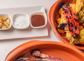 El Bastardo es el nuevo templo de la parrilla y el tapeo rebelde que enciende Madrid Madrid arde. El Bastardo enciende. El nuevo templo de la parrilla y el tapeo rebelde ya ha abierto en Barajas. Humo, brasas y cero complicaciones. ¿Te atreves a jugar con fuego?. Foto: Agencia.