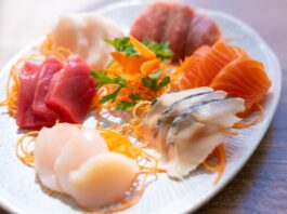 SUMO Castellana y la sushimorfosis La sushimorfosis de SUMO Castellana De bufé económico a auténtica sorpresa gastronómica en pleno corazón de Madrid. Alta cocina, tecnología en mesa y la firma del chef Carlos Maldonado por 27 €. ¡Puro espectáculo!. Foto: agencia.